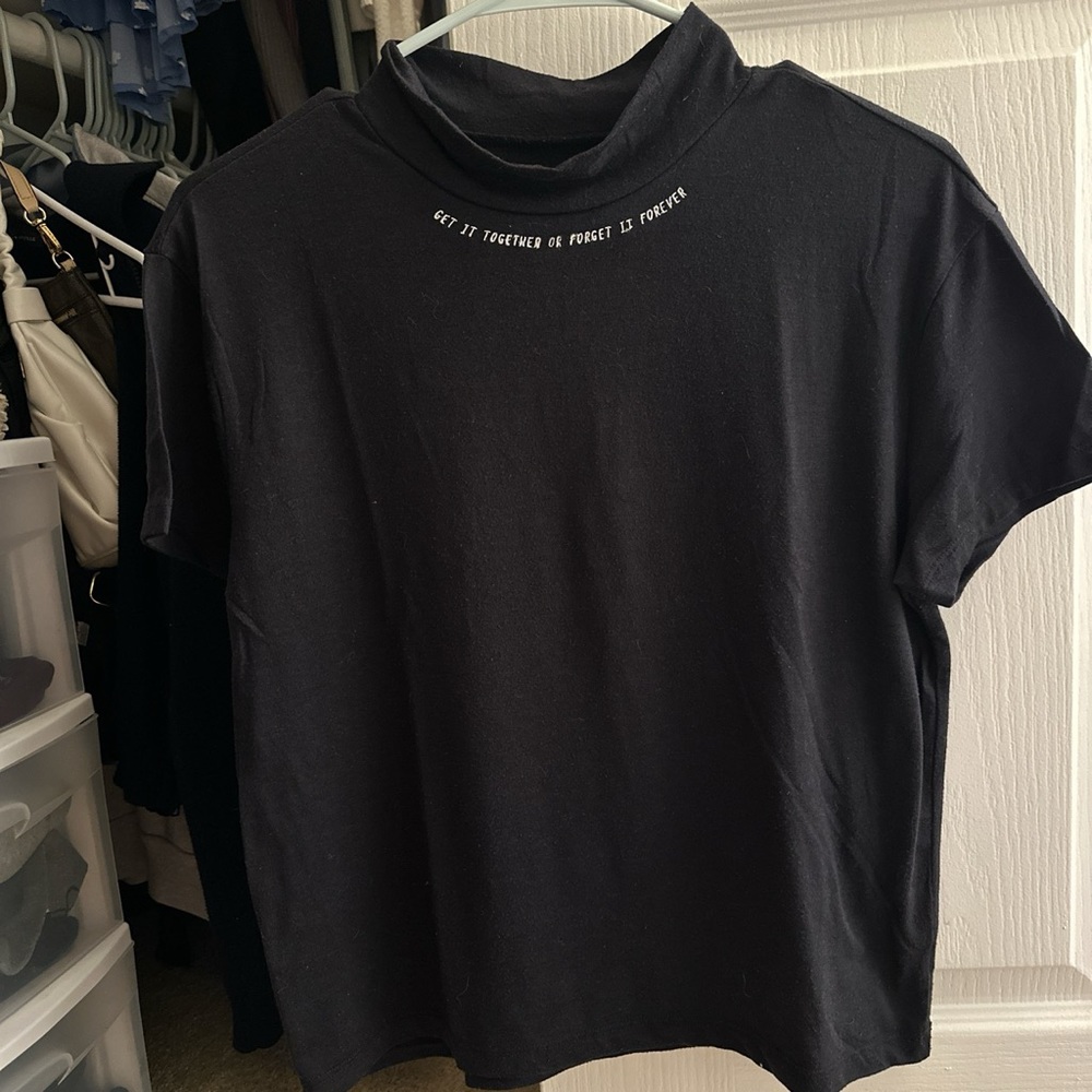 Kendall and Kylie black t shirt